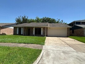 13910 Clark Towne Ln in Sugar Land, TX - Building Photo