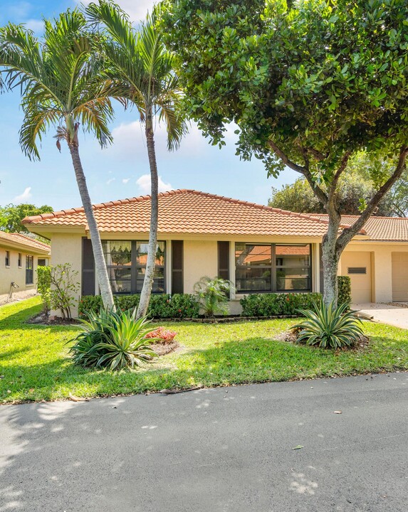 4555 Nutmeg Tree Ln in Boynton Beach, FL - Foto de edificio