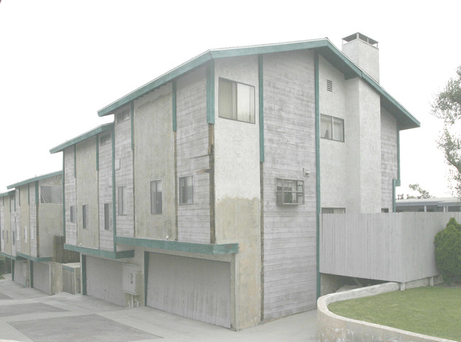 2611-2613 Voorhees Ave in Redondo Beach, CA - Building Photo - Building Photo