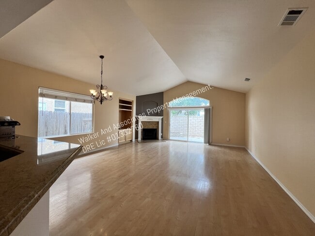 2521 Del Sur in Santa Maria, CA - Building Photo - Building Photo