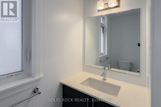 889 Solarium Ave in Ottawa, ON - Building Photo - Building Photo