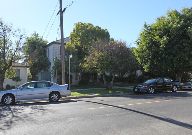 3200 Rowena Ave in Los Angeles, CA - Building Photo - Building Photo