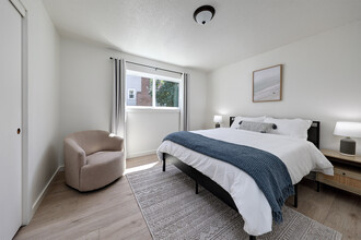 11380 SW Greenburg Rd in Tigard, OR - Foto de edificio - Building Photo