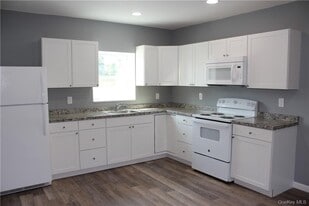 3144 US-9W in New Windsor, NY - Building Photo