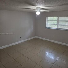 2570 NE 192 St in Miami, FL - Building Photo - Building Photo