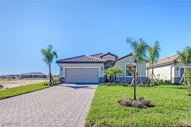 19665 Beechcrest Pl in Estero, FL - Building Photo - Building Photo