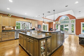 91 Dogwood Ln, Unit 202 in Stamford, CT - Building Photo - Building Photo