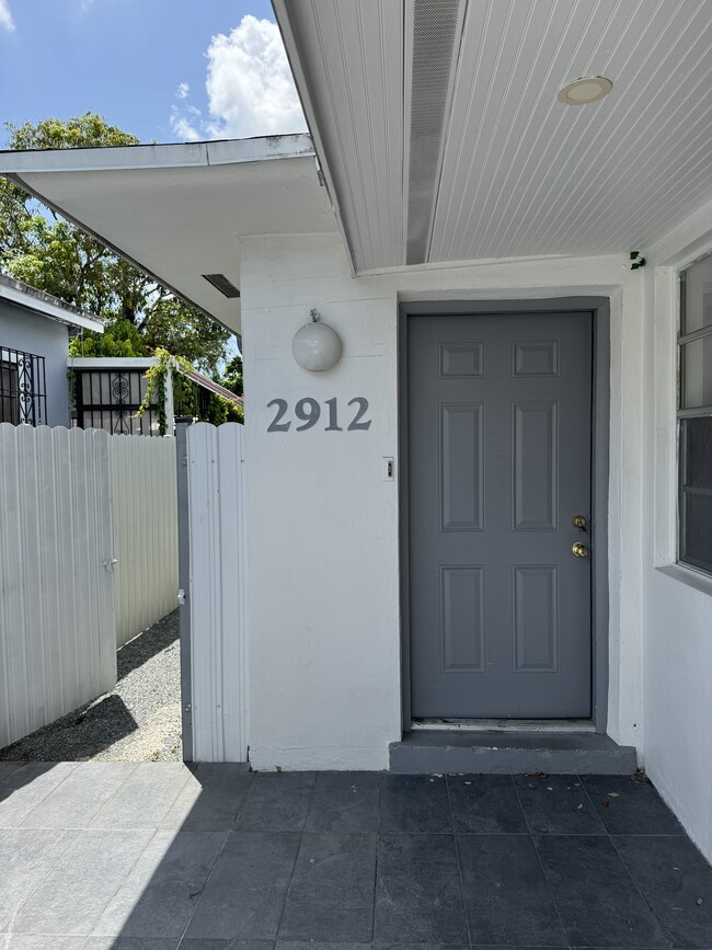 2910 NW 31st St in Miami, FL - Foto de edificio - Building Photo