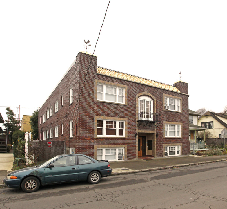 2424 NE Couch St in Portland, OR - Building Photo