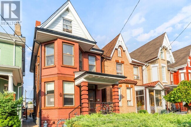 224 Palmerston Ave in Toronto, ON - Building Photo - Building Photo