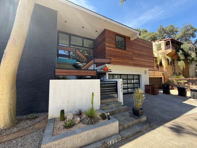 property at 2402 Drury Ln