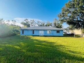 23076 August Ave in Port Charlotte, FL - Foto de edificio - Building Photo