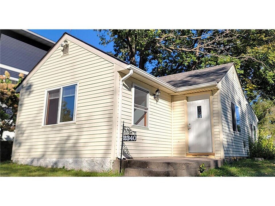 2340 Ives Ln N in Minneapolis, MN - Building Photo