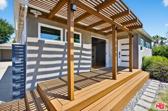2121 Marine St in Santa Monica, CA - Building Photo - Building Photo