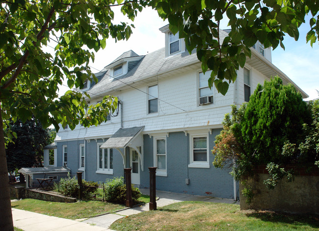 245 E 5th Ave in Conshohocken, PA - Foto de edificio - Building Photo