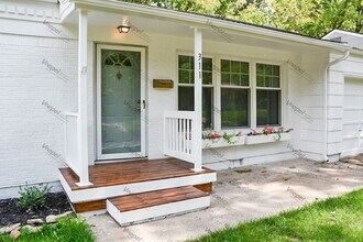 311 E Sweeney Blvd in Kansas City, MO - Building Photo - Building Photo