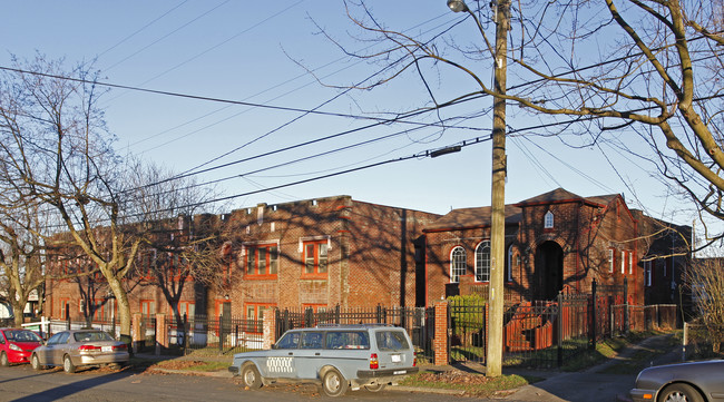 2503 E Cherry St in Seattle, WA - Foto de edificio - Building Photo