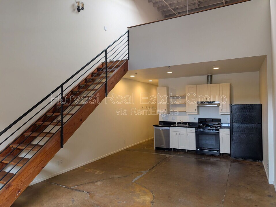 1018 4th Ave in Oakland, CA - Building Photo