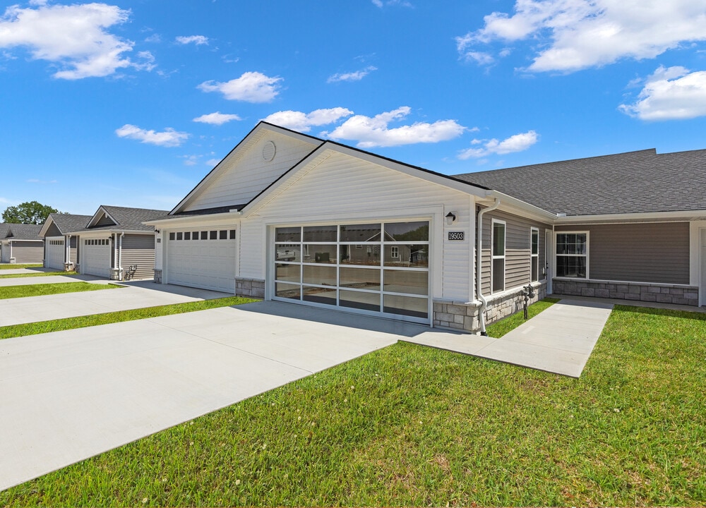 Arabella Apartments in Independence, MO - Building Photo