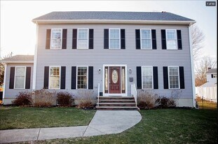 68 Elm St, Unit Apt 102 in Woburn, MA - Building Photo