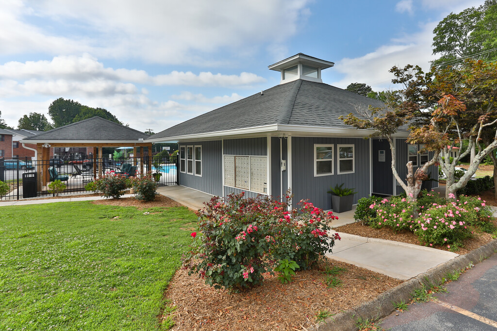 Brookfall I & II Apartments in Easley, SC