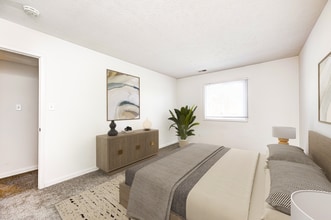 Greenfield Knoll Apartments in Greenfield, IN - Building Photo - Building Photo