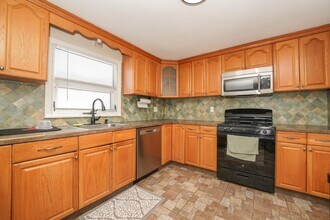 332 MacArthur Ave, Unit 2 in Garfield, NJ - Building Photo - Building Photo