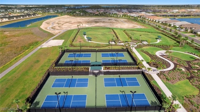 11200 Canal Grande Dr in Ft. Myers, FL - Building Photo - Building Photo