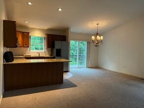 69 Tiara Ct in Blakely, PA - Foto de edificio - Building Photo