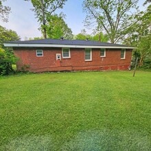 1112 Valley View Rd SE in Atlanta, GA - Building Photo - Building Photo