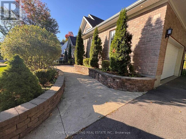 1241 Villeroy Crescent in Ottawa, ON - Building Photo - Building Photo
