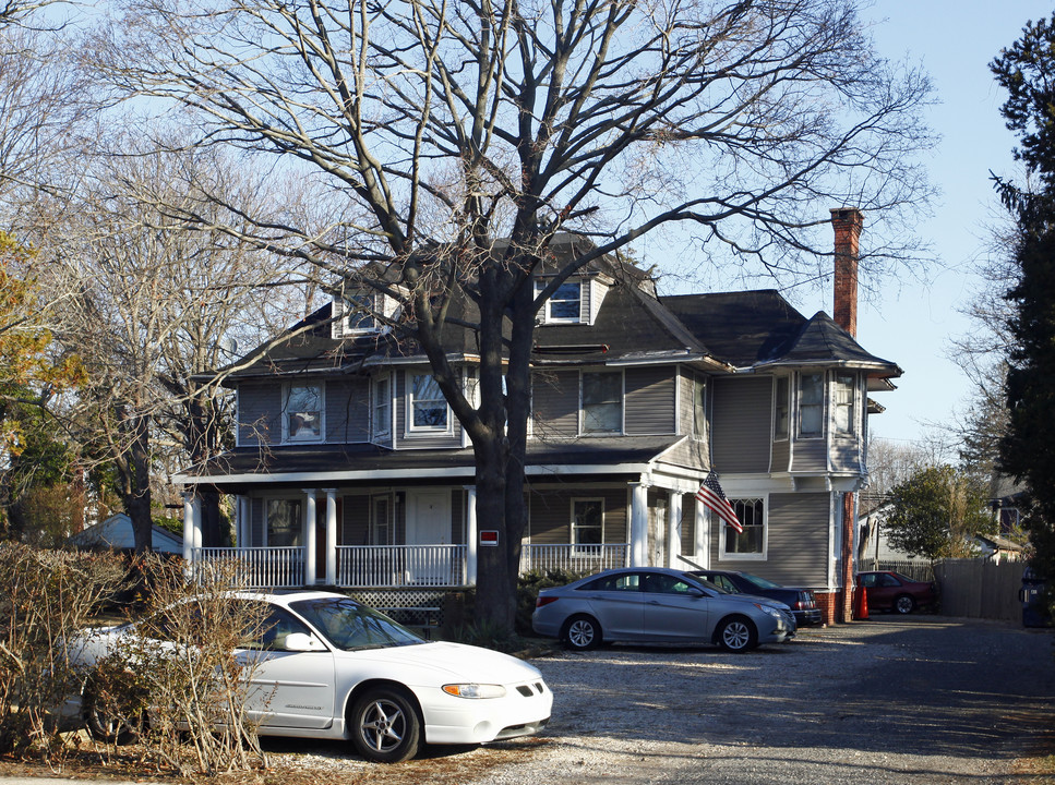 41 S Clinton Ave in Bay Shore, NY - Building Photo