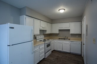 Jackson Manor Apartments in Columbia, TN - Foto de edificio - Interior Photo