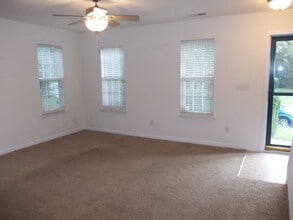 688 Continental Dr in Concord, NC - Building Photo - Building Photo
