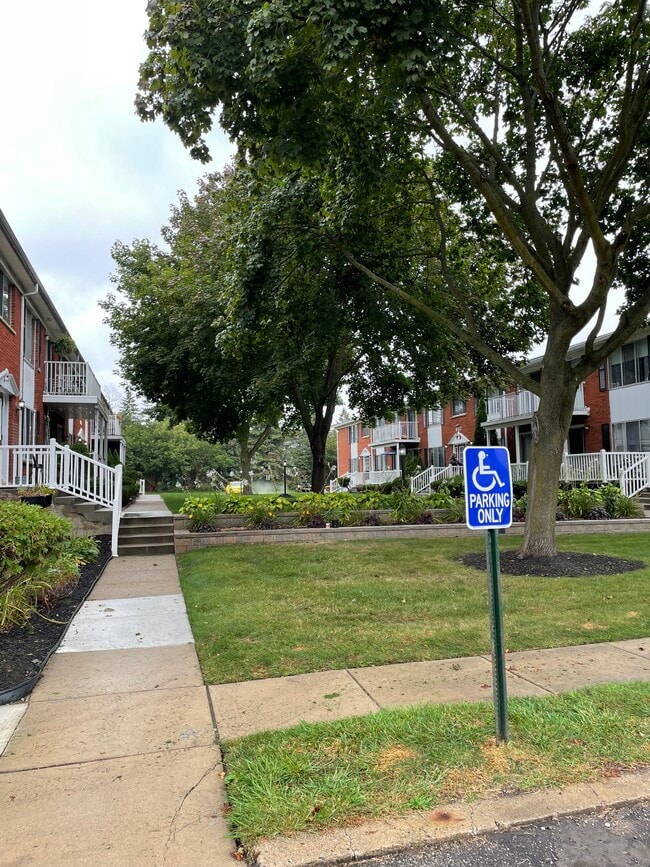 Byron Terrace Apartments in Howell, MI - Building Photo - Building Photo