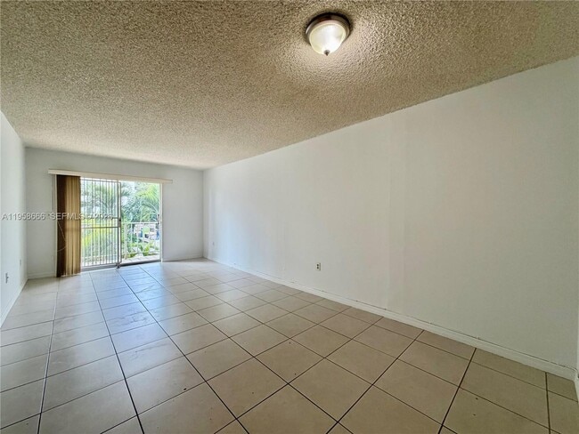 901 SW 37th Ave in Miami, FL - Building Photo - Building Photo