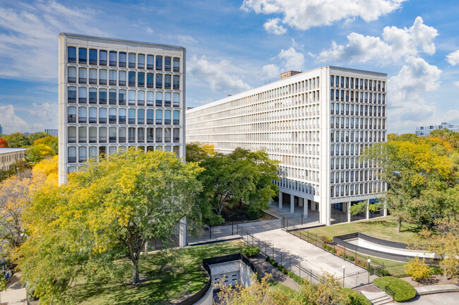 University Park in Chicago, IL - Foto de edificio - Building Photo