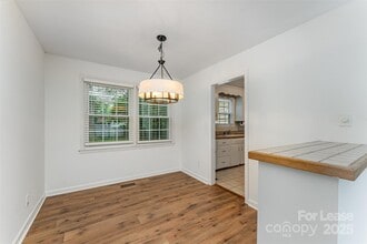 3252 Northampton Dr in Charlotte, NC - Building Photo - Building Photo