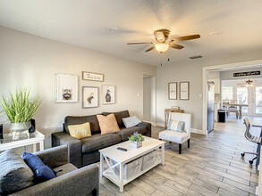 2813 Lorraine St in Tampa, FL - Building Photo - Interior Photo