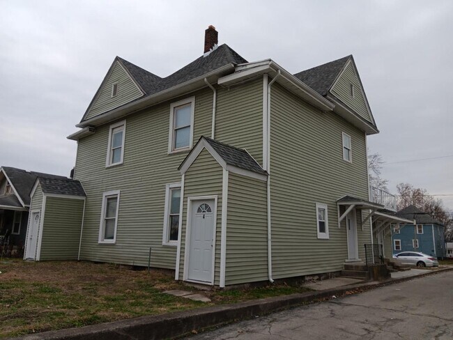 916 W Jackson St in Muncie, IN - Building Photo - Building Photo