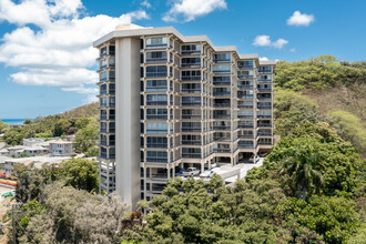 Royal Vista in Honolulu, HI - Building Photo - Building Photo