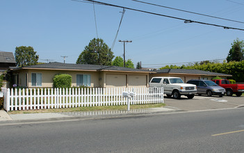 2193-2199 Orange Ave in Costa Mesa, CA - Building Photo - Building Photo