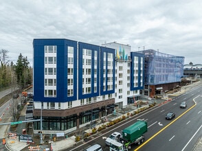 Connection Angle Lake in Seatac, WA - Foto de edificio - Building Photo