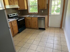 557 S Church St, Unit A in Marion, VA - Building Photo - Building Photo