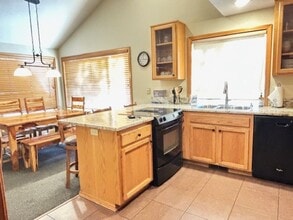 27 Gannet Ln in Sunriver, OR - Building Photo - Building Photo