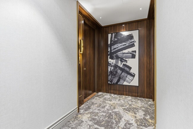 455-455 Wellington St W in Toronto, ON - Building Photo - Building Photo