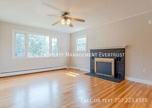 111 Scott Dyer Rd in Cape Elizabeth, ME - Building Photo - Building Photo