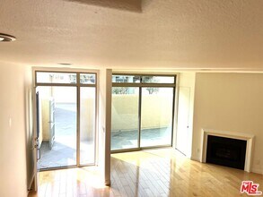 14101 Dickens St in Los Angeles, CA - Building Photo - Building Photo