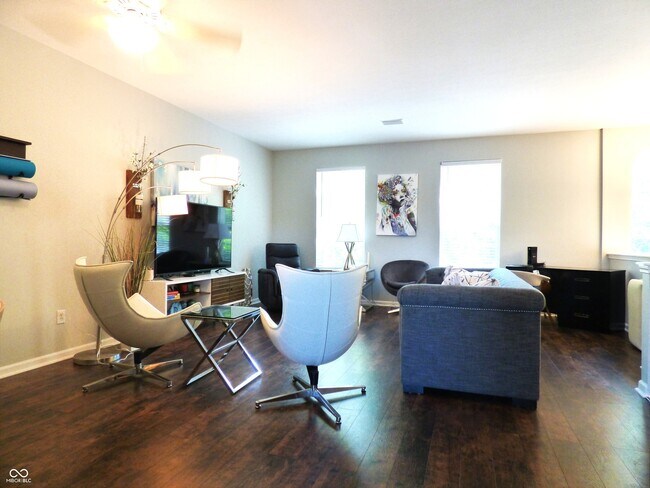 5677 Trammel Ct in Carmel, IN - Building Photo - Building Photo