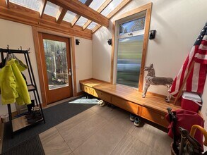 23507 Vashon Hwy SW in Vashon, WA - Building Photo - Building Photo